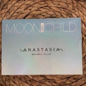 BRAND NEW Anastasia glow palette